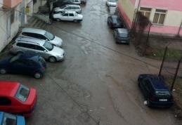 Primim la redacţie: „Vă rugăm să ne scăpați de noroi” - FOTO