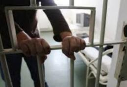 Bănuiţi de contrabandă cu ţigarete, cercetaţi în stare de reţinere 