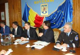 Probleme edilitare discutate de pensionari la Prefectură - FOTO