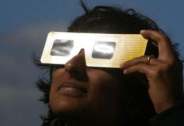 Un tânăr care a privit cu ochiul liber eclipsa de soare, a ajuns la spital