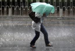 Informare ANM de vremea rea: Ploi abundente, ninsori şi vânt puternic