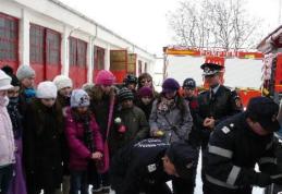 Porţi deschise la pompieri în săptămâna „Şcoala altfel – Să ştii mai multe, să fii mai bun”