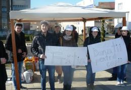 Acțiune finalizată cu succes de „FRĂȚIA”: Hăinuțe, jucării, alimente și rechizite școlare donate copiilor – FOTO