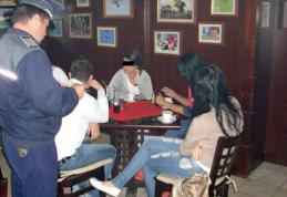 Minorii sub 16 ani nu vor mai avea voie în baruri. Un senator a iniţiat „legea Rebeca”