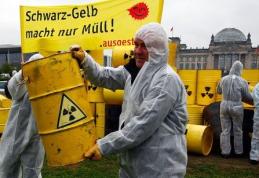 Zeci de mii de germani cer închiderea centralelor nucleare