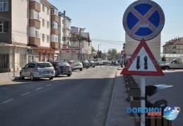 Șoferi derutați și nervi întinși la maxim în centrul municipiului Dorohoi din cauza modificărilor regulilor de circulaţie - FOTO