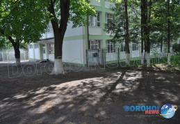 Consiliul Local Dorohoi a aprobat reabilitarea trotuarelor de acces la Școala Gimnazială „Spiru Haret”