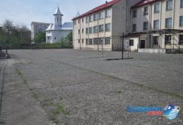 Școala Gimnazială „Mihail Kogălniceanu” Dorohoi va beneficia de reabilitarea terenului de sport