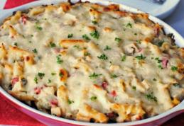 Budincă de paste cu brânză și carne de pui