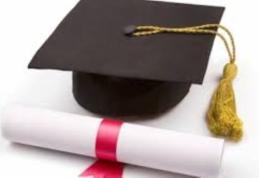 Atenţie la cursurile online: Universităţi fantomă oferă diplome false pentru studii online