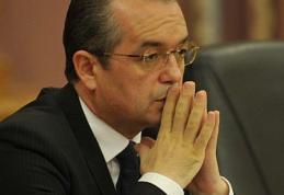 Emil Boc, acuzat de uzurpare de calităţi oficiale. Ar putea fi condamnat la trei ani de închisoare