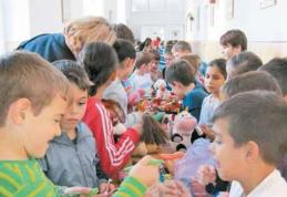 Elevii salută decizia parlamentarilor de a dubla alocația copiilor