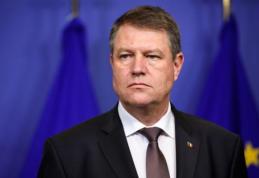 Gafă la Cotroceni: Anestezist cercetat penal pentru luare de mită, decorat de preşedintele Iohannis