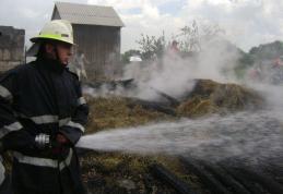 Furaje incendiate de un copil de 5 ani