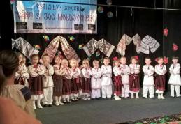 Grǎdiniţa nr. 8 Dorohoi pe scena Festivalului Interjudeţean „Cânt şi Joc Moldovenesc” Botoşani - FOTO