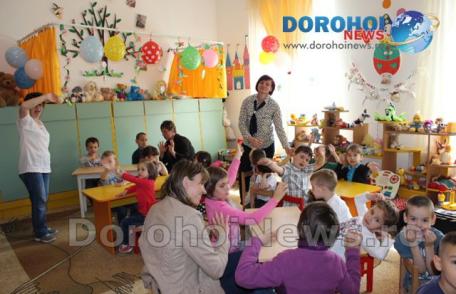 1 IUNIE - „De la inimă la inimă”, copiii de la Grădinița nr. 6 Dorohoi și copiii de la Centrul „Star of Hope” - FOTO