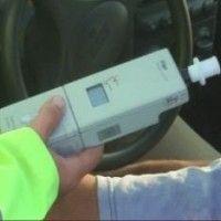 Tânăr prins de poliţişti,  băut la volan