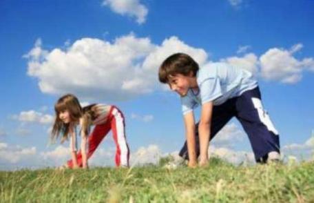 Elevii vor face trei ore obligatorii de sport