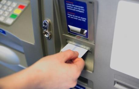 Reguli obligatorii ca să nu-ţi dispară banii de pe card