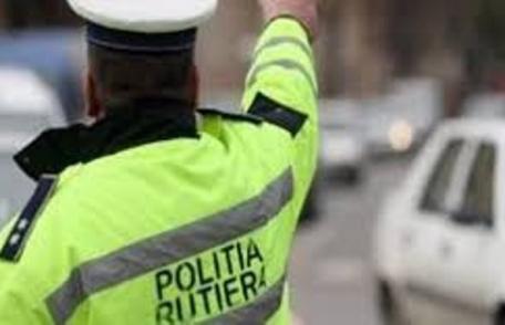 Tânăr, depistat de politiști circulând cu mașina pe străzile din Botoşani fără a deține permis
