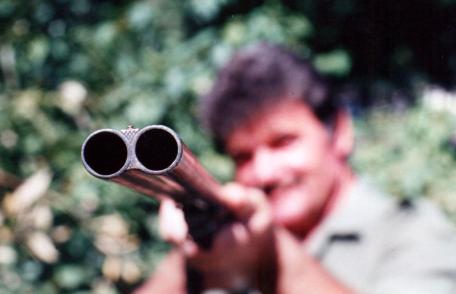 Infracţiuni la regimul armelor şi muniţiilor şi al vânătorii şi protecţiei fondului cinegetic