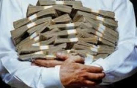 Liberalii n-au votat pensiile speciale, dar nu refuză banii. „Mi-i acordă o lege şi nu găsesc de ce ar fi normal să renunţ la ei”