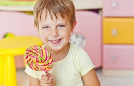 Nutriţioniştii atacă obiceiurile proaste ale părinţilor: „La copii nu se dă zahăr!”