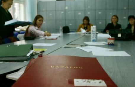 Veste bună pentru profesori. Vor primi bani pentru navetă