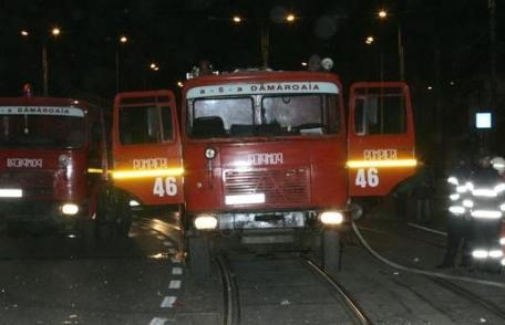 Maşină cuprinsă de flăcări pe strada Pacea din Botoşani