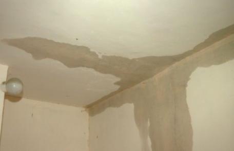 Surpriză pentru cei care locuiesc la bloc! Amenzi mari pentru cei care îşi inundă vecinii!