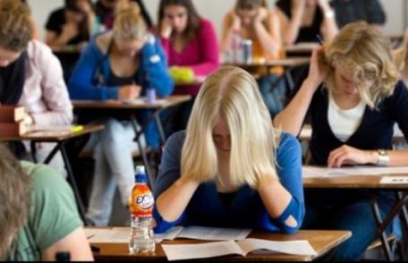 Bacalaureat 2015: Absolvenţii de liceu susţin de astăzi probele scrise din sesiunea a doua