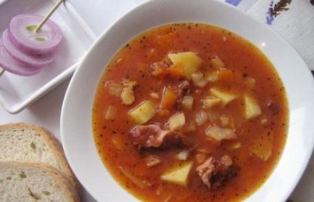 Ciorbă de cartofi cu bacon
