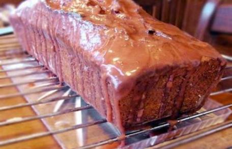 Chec cu nuci şi glazura de ciocolată neagră