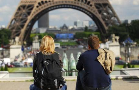 Două românce, reginele hoţilor din Paris. Au trimis în România aproximativ 700.000 de euro