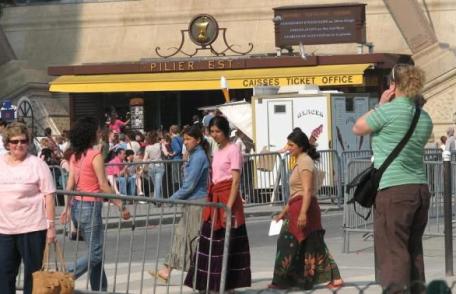 Vin țiganii, vin... Oferta statului francez pentru a scăpa de țigani: renovarea locuinței, asigurare de sănătate și un loc de muncă