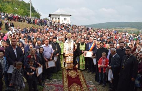 Slujbă arhierească de sfințire la schitul păstorit de doi frați gemeni - FOTO