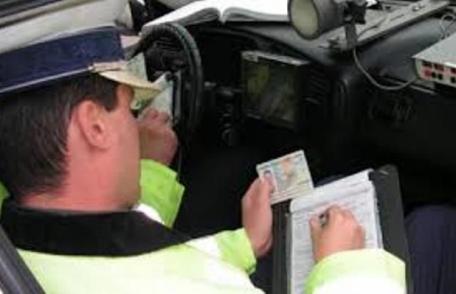 Depistați conducând pe drumurile publice sub influența alcoolului și fără permis de conducere