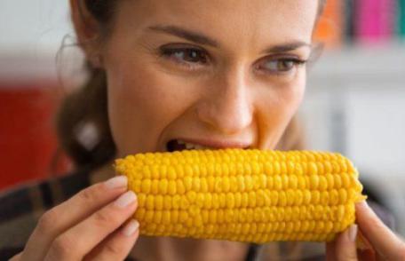 Patru motive să nu mai mănânci niciodată porumb