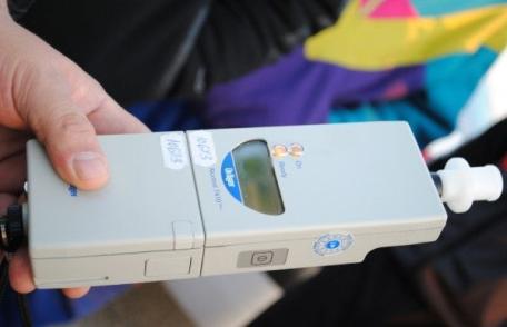 Bărbat depistat beat criță circulând pe drumurile publice fără niciun stres