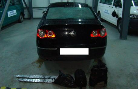 Soți din Dorohoi depistați de polițiștii de frontieră cu țigări de contrabandă în valoare de 3628 lei - FOTO