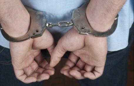 Toţi jurnaliştii unui ziar, reţinuţi pentru şantaj. Printre victime s-ar afla primari și afaceriști