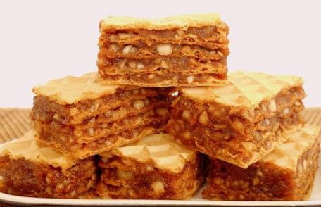 Napolitane cu nuci și caramel