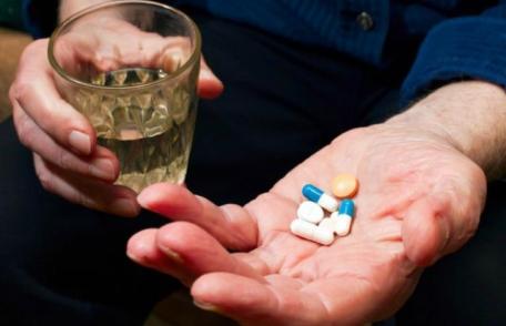 Ce se întâmplă în corpul tău dacă iei antibiotice şi consumi alcool