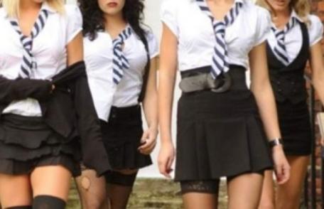 Declarația unui secretar de stat: Fetele ar trebui să se ghideze după următorul enunț „Pieptul în față, dosul în spate și să leșine băieții”