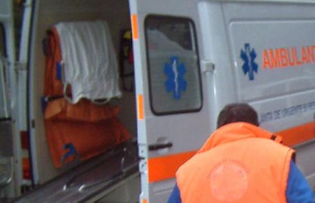 Din neatenție a ajuns la spital! Asta a pățit o femeie de 78 ani din Botoșani, care a traversat prin loc nepermis