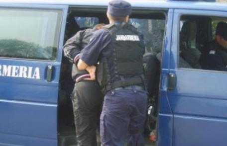 În pelerinaj la furat: Bărbat prins în flagrant de jandarmi în timp ce încerca să fure obiecte de cult!