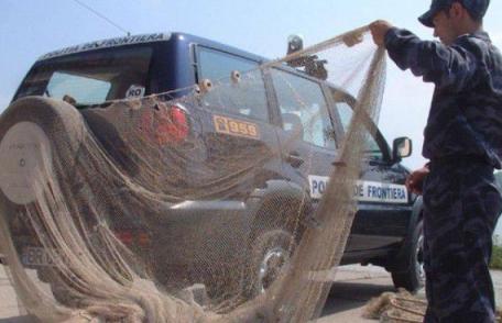 Depistați de poliția de frontieră, la pescuit cu unelte interzise pe lacul de acumulare Stânca Costeşti