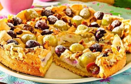 Prăjitură pufoasă cu struguri