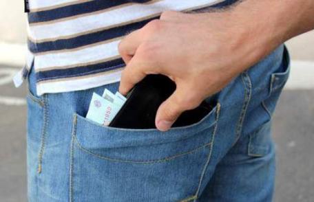  Două femei bănuite de comiterea unui furt, identificate de polițiști