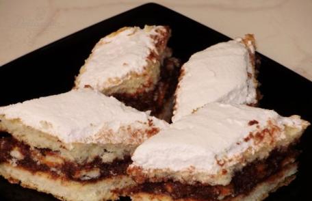 Prăjitură cu biscuiți și gem